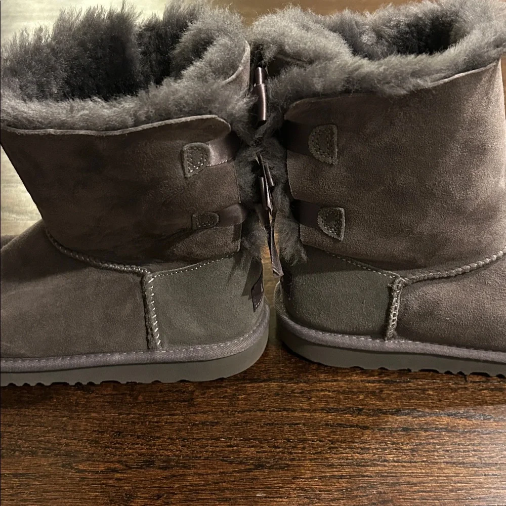 UGG Kids Gray Fur-Lined Winter Boots With Bows Size 3